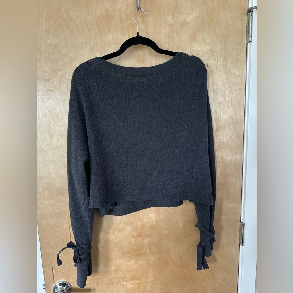 Aritzia Wilfred Cropped Sweater